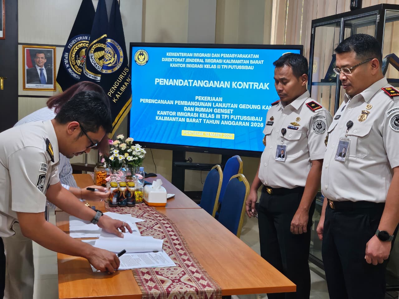 Penandatanganan Kontrak Perencanaan Pembangunan Lanjutan Gedung Kantor Imigrasi Putussibau Dilaksanakan